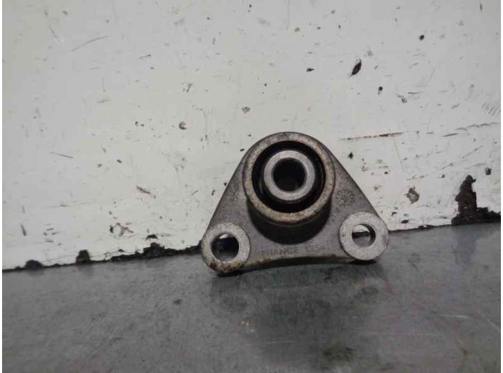 Recambio de soporte motor izquierdo para volvo s80 berlina 2.4 cat referencia OEM IAM 8666205  