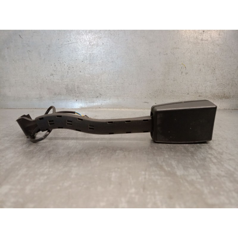 Recambio de enganche cinturon para seat leon (1p1) 1.9 tdi referencia OEM IAM 5P0857755H 5P0857755H 