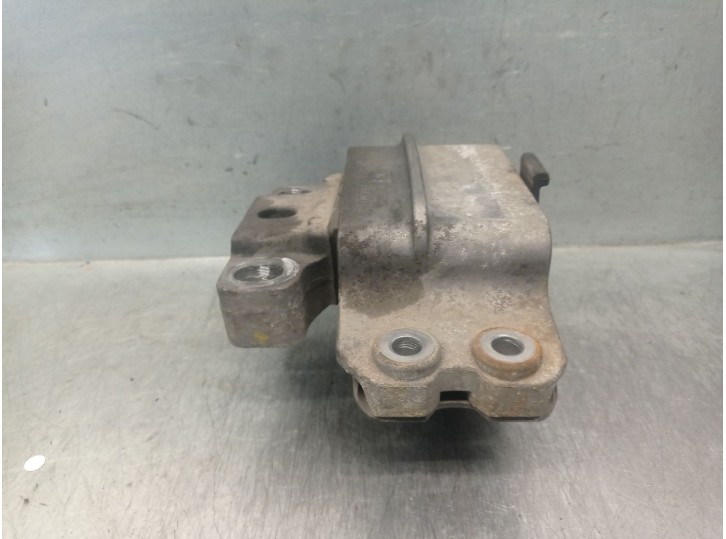 Replacement gearbox mount for Seat Leon (1P1) 1.9 TDi OEM IAM reference 1K0199555 1K0199555L 