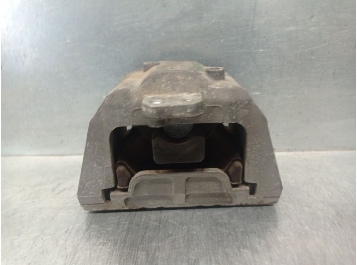 Replacement right engine mount for Audi A3 (8L1) 1.8 T OEM IAM reference 1J0199262BF 1J0199262BF 