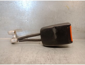 Recambio de enganche cinturon para audi 100 c4 sedán (4a2) 2.8 e referencia OEM IAM 4A0857740  