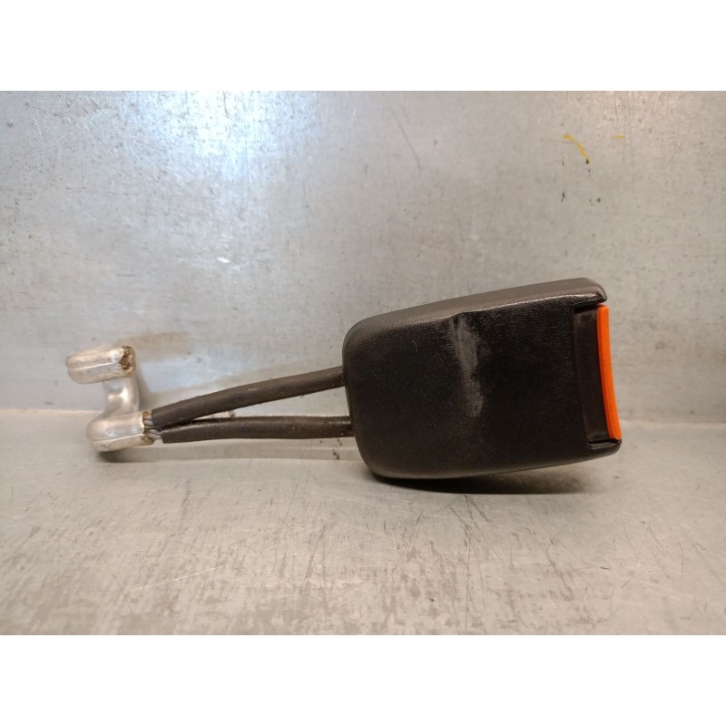 Recambio de enganche cinturon para audi 100 c4 sedán (4a2) 2.8 e referencia OEM IAM 4A0857740  