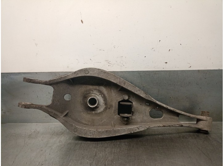 Recambio de brazo suspension inferior trasero derecho para bmw 3 (e46) 318 i referencia OEM IAM 333210948990 33326781626 