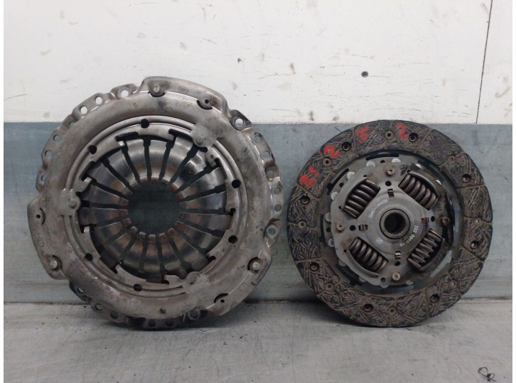 Replacement clutch kit for Renault Clio II van/hatchback (SB0/1/2_) 1.5 dCi (SB3M) OEM IAM reference 302057303R 302057