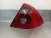 Replacement of right rear tail light for Ford Mondeo III (B5Y) 2.0 TDCi OEM IAM reference 1S7113404A 1371852 
