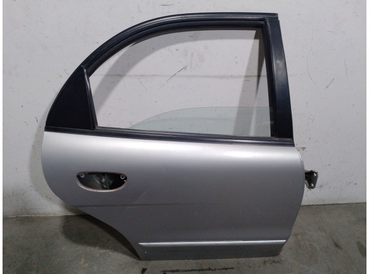 Recambio de puerta trasera derecha para daewoo nubira sedán (j100) 1.6 16v referencia OEM IAM 96270925 