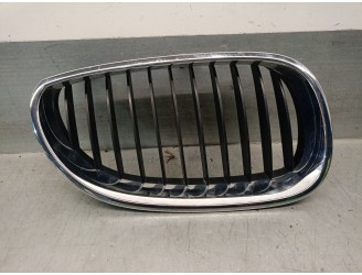 Recambio de rejilla delantera para bmw 5 (e60) 530 i referencia OEM IAM 51137027062  DERECHA