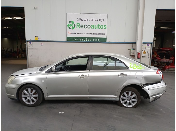 toyota avensis (_t25_) del año 2005