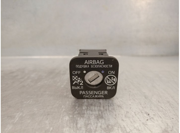 Replacement airbag button for Toyota RAV 4 IV (_A4_) 2.2 D 4WD (ALA49) OEM IAM reference 2091040 