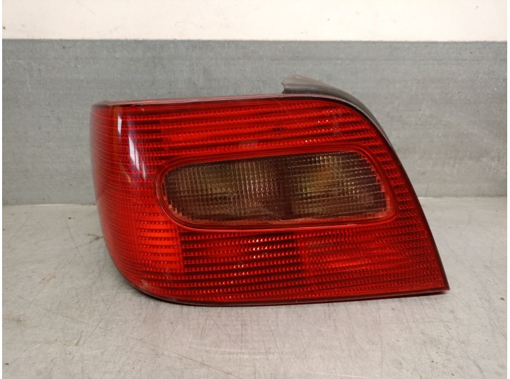 Replacement rear left tail light for Citroën Xsara (N1) 2.0 HDi 90 OEM IAM reference 6350P0 5 DOORS