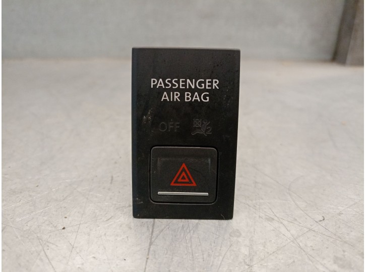 Replacement hazard warning switch for Volkswagen Scirocco III (137, 138) 2.0 TSI OEM IAM reference 1K8919234 