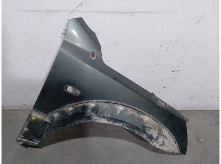 Replacement right front fender for Kia Sorento I (JC) 2.5 CRDi OEM IAM reference 663213E141 