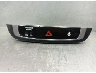 Replacement hazard warning switch for Hyundai ix35 (LM, EL, ELH) 2.0 CRDi 4WD OEM IAM reference 847402S450 