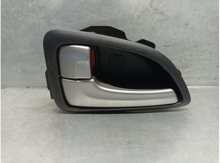 Replacement front left interior door handle for Hyundai ix35 (LM, EL, ELH) 2.0 CRDi 4WD OEM IAM reference 826112S000 