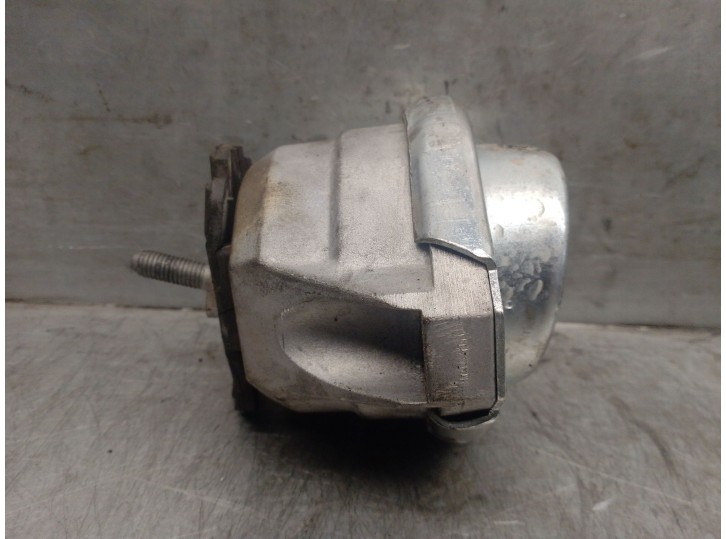 Replacement right engine mount for BMW 5 (E60) 530 i OEM IAM reference 22116761090 22116761090 