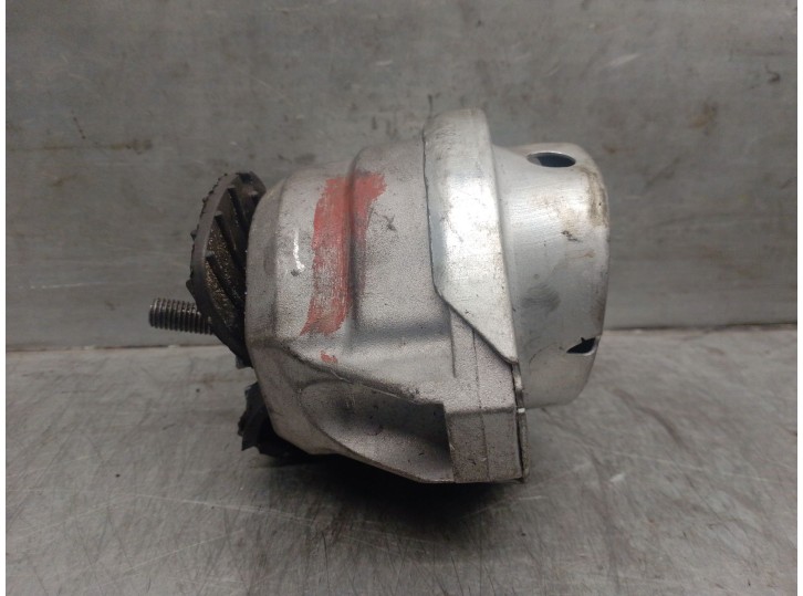 Replacement left engine mount for BMW 5 (E60) 530 i OEM IAM reference 22116761089 22116761089 