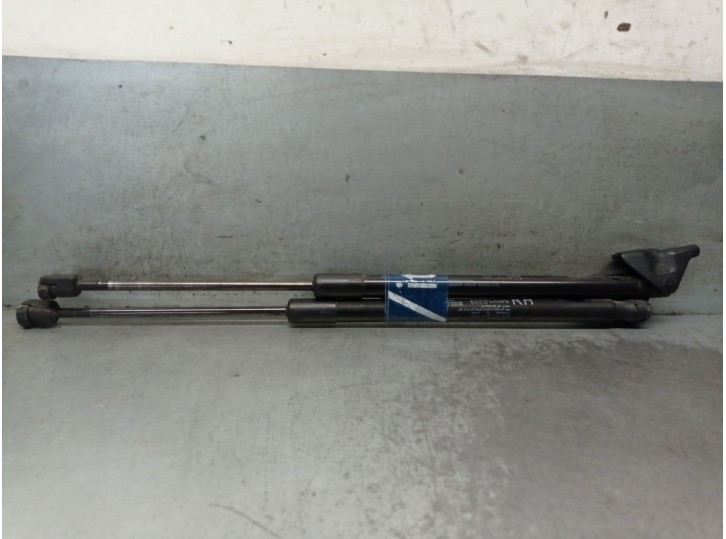 Replacement tailgate / trunk struts for Hyundai ix35 (LM, EL, ELH) 2.0 CRDi 4WD OEM IAM reference 817702Y000 