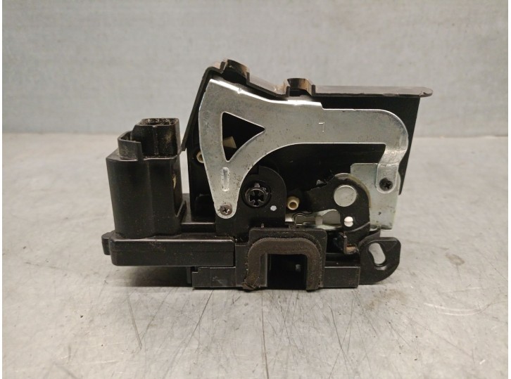 Recambio de cerradura puerta delantera izquierda para ssangyong actyon i 2.0 xdi referencia OEM IAM 7121009023  