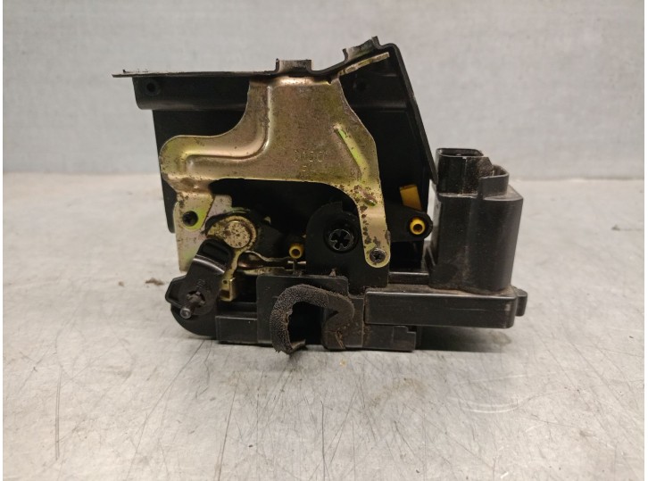 Recambio de cerradura puerta trasera derecha para ssangyong actyon i 2.0 xdi referencia OEM IAM 7132009003  