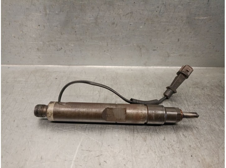 Replacement injector for Seat Toledo II (1M2) 1.9 TDI OEM IAM reference 028130201S BOSCH