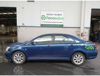 toyota avensis sedán (_t25_) del año 2005