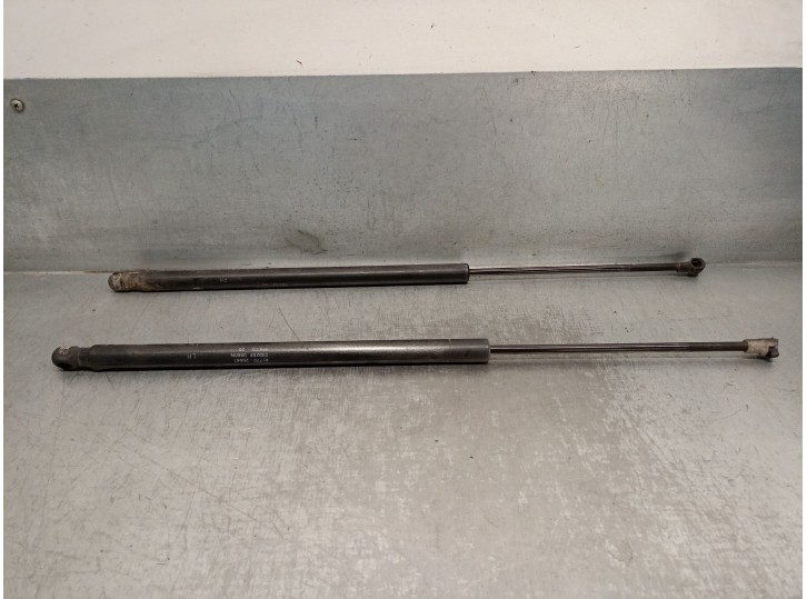 Replacement trunk / tailgate shock absorbers for Hyundai Accent II (LC) 1.5 CRDi OEM IAM reference 8177025561 8178025561 