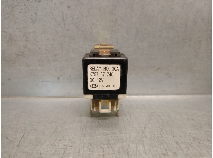 Replacement relay for kia carnival ii (gq) 2.9 crdi OEM IAM reference K75767740 