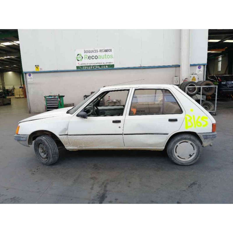 peugeot 205 berlina del año 1988