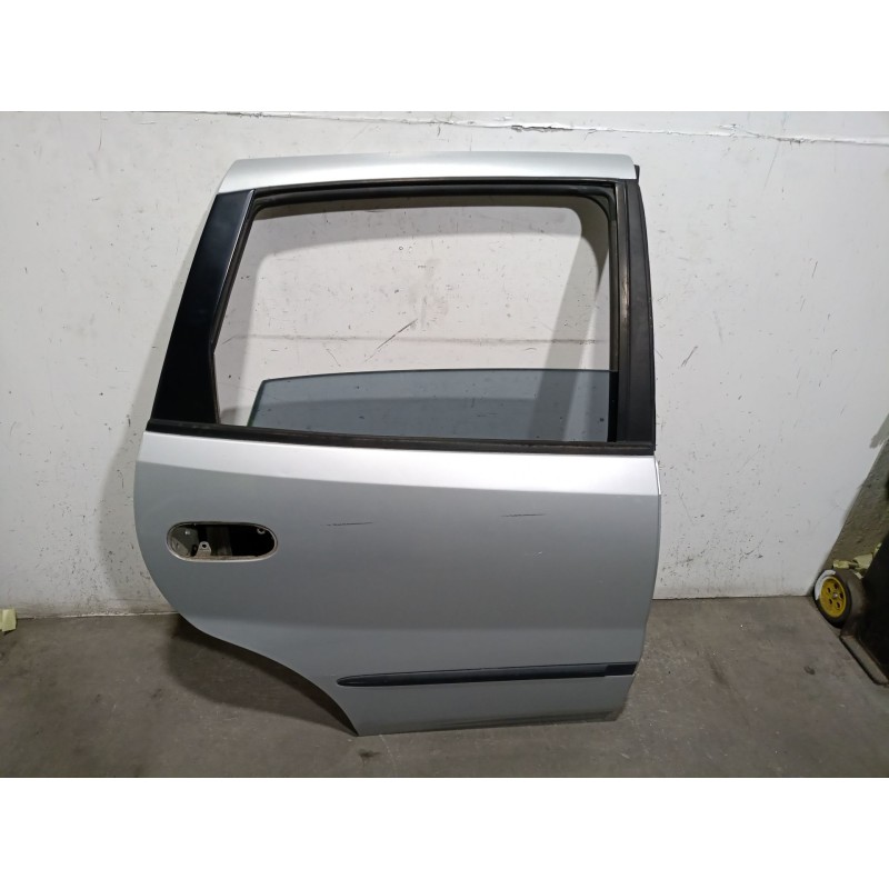 Recambio de puerta trasera derecha para nissan almera tino (v10) 2.2 dci referencia OEM IAM  821004U130 