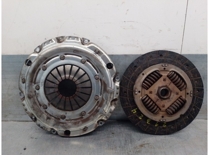 Replacement clutch kit for Seat Toledo II (1M2) 1.9 TDI OEM IAM reference 032141032X 032141032X 