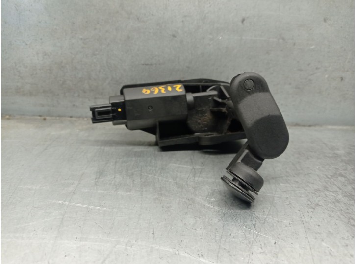 Recambio de motor elevalunas trasero izquierdo para kia carnival / grand carnival iii (vq) 2.2 crdi referencia OEM IAM 878704D01