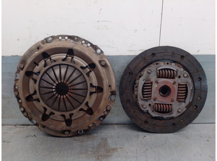 Replacement clutch kit for Citroën Xsara Picasso (N68) 1.6 HDi OEM IAM reference 9653909780 205266 