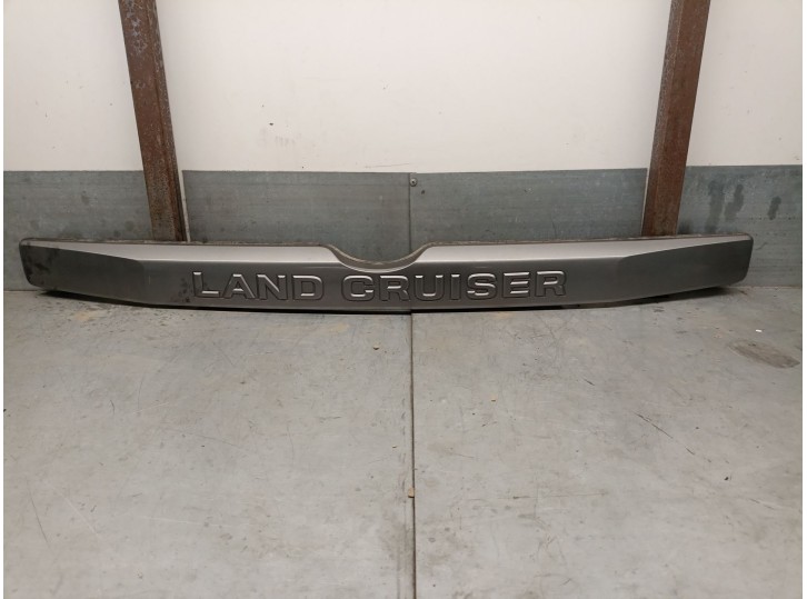 Recambio de molduras traseras para toyota land cruiser (j15) 3.0 turbodiesel cat referencia OEM IAM 7681260140 7681060030 