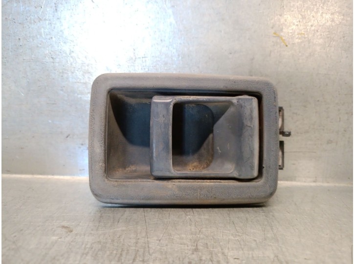 Recambio de maneta interior delantera derecha para nissan terrano (wd21) 2.7 td referencia OEM IAM 8067015G00 8067015G00 