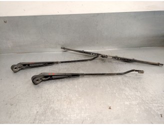 Recambio de brazo limpia delantero derecho para nissan terrano (wd21) 2.7 td referencia OEM IAM 2888001G01 2888001G01 