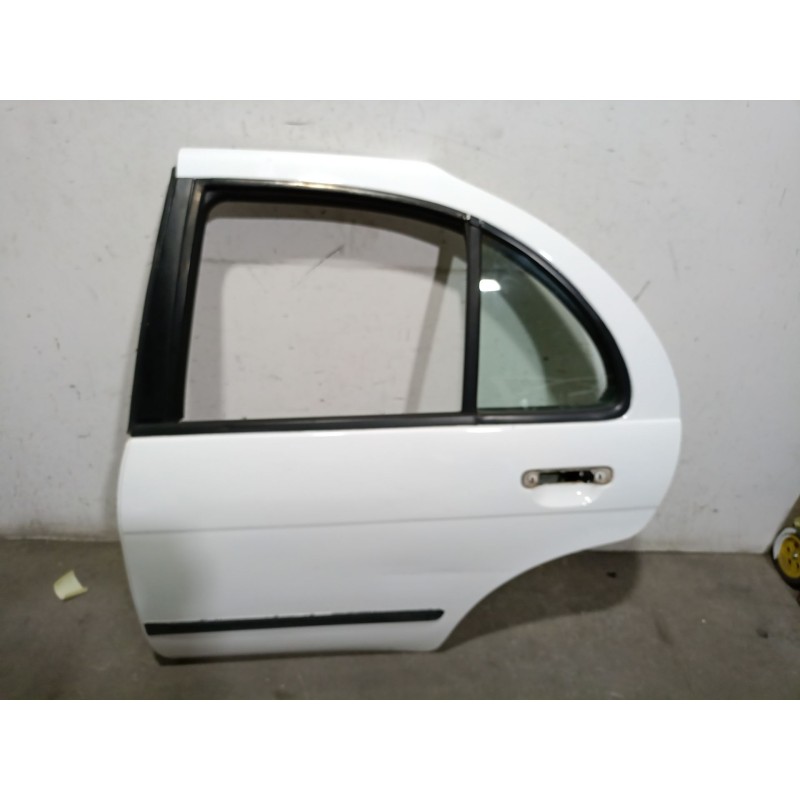 Recambio de puerta trasera izquierda para nissan almera i hatchback (n15) 1.6 referencia OEM IAM 821012N335 821010N835 