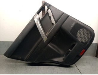 Recambio de guarnecido puerta trasera izquierda para toyota land cruiser (j15) 3.0 turbodiesel cat referencia OEM IAM 6764060N00