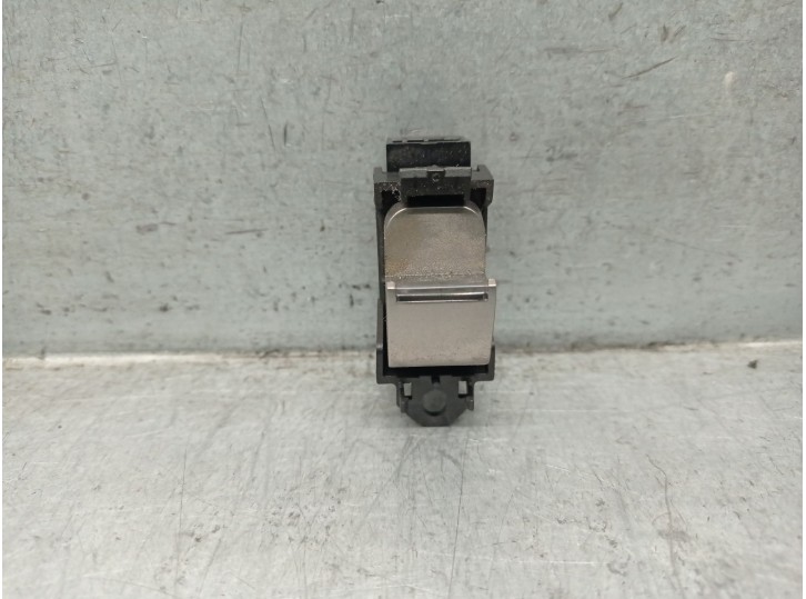 Replacement rear left window lift switch for Jaguar XF I (X250) 3.0 D OEM IAM reference 8X2314717AB 