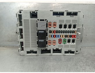 Recambio de caja reles / fusibles para jaguar xf i (x250) 3.0 d referencia OEM IAM BCMBA12247794  7370011040