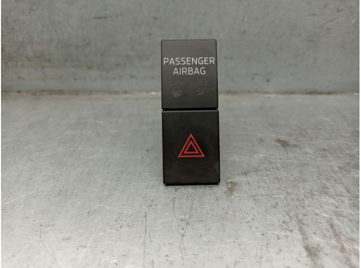 Replacement hazard warning switch for Skoda Octavia III (5e3, nl3, nr3) 1.5 tsi OEM IAM reference 5E0953507E 