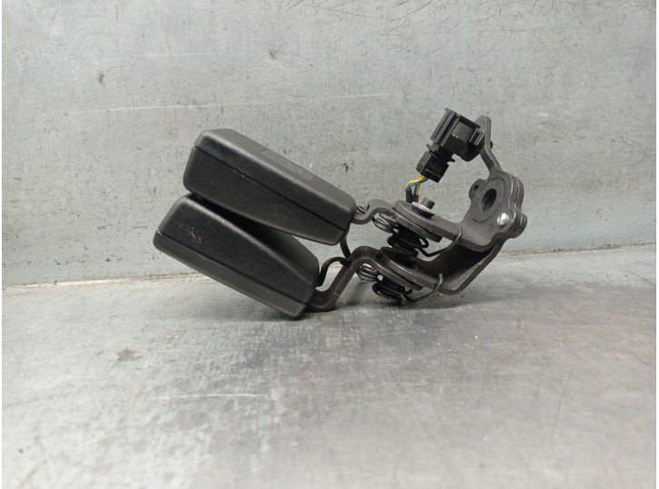 Recambio de enganche cinturon para skoda octavia iii (5e3, nl3, nr3) 1.5 tsi referencia OEM IAM 8V0857739  8V0857739QVZ