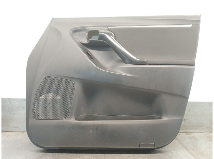 Replacement front right door trim panel for Toyota Verso (_R2_) 1.6 D4-D (WAR20_) OEM IAM reference 67737X1F02 676100F