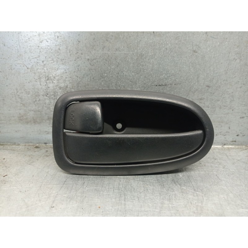 Recambio de maneta interior delantera izquierda para hyundai matrix (fc) 1.5 crdi referencia OEM IAM 8261017010  