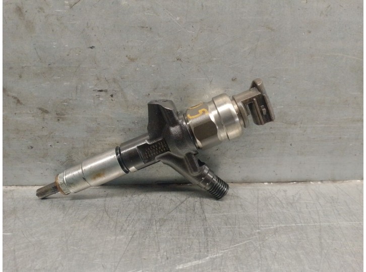 Recambio de inyector para subaru legacy v (bm) 2.0 d awd (bmd) referencia OEM IAM 16613AA030 DENSO