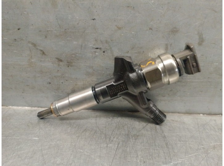 Recambio de inyector para subaru legacy v (bm) 2.0 d awd (bmd) referencia OEM IAM 16613AA030 DENSO