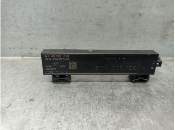 Recambio de antena para skoda octavia iv (nx3, nn3, pv3) 1.5 tsi referencia OEM IAM 5WA962132  5FA22407500 HELLA