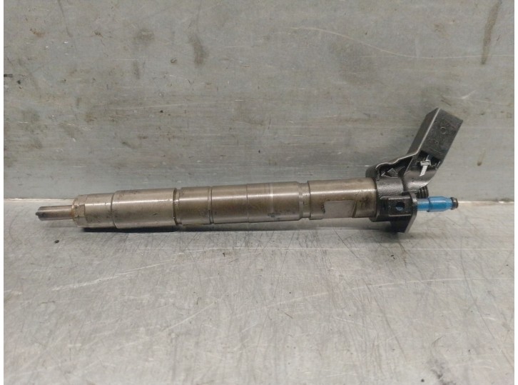 Replacement injector for Kia Carnival / Grand Carnival III (VQ) 2.2 CRDi OEM IAM reference 338002F000 