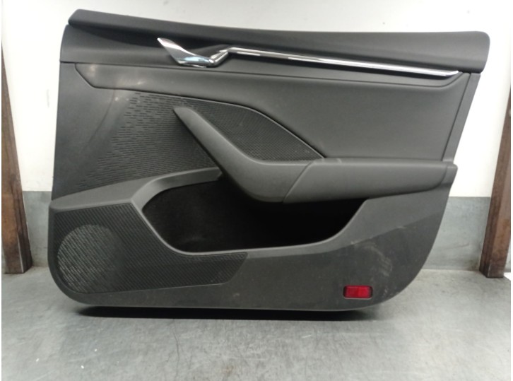 Recambio de guarnecido puerta delantera derecha para skoda octavia iv (nx3, nn3, pv3) 1.5 tsi referencia OEM IAM 5E4867014G 5E48