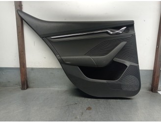 Recambio de guarnecido puerta trasera izquierda para skoda octavia iv (nx3, nn3, pv3) 1.5 tsi referencia OEM IAM 5E6867023K 5E68