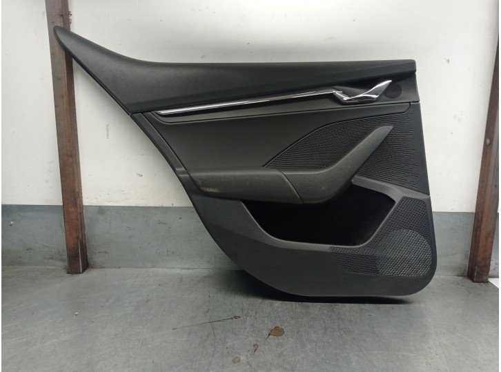 Recambio de guarnecido puerta trasera izquierda para skoda octavia iv (nx3, nn3, pv3) 1.5 tsi referencia OEM IAM 5E6867023K 5E68